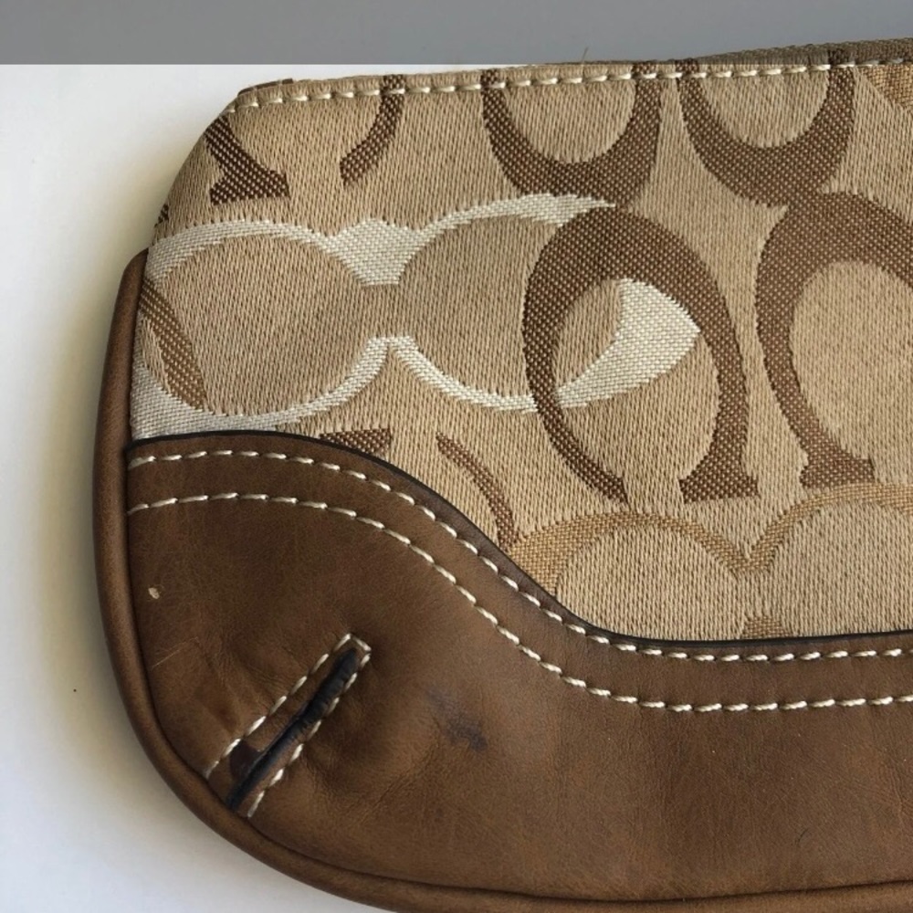 Coach Wristlet - Picture 4 of 6